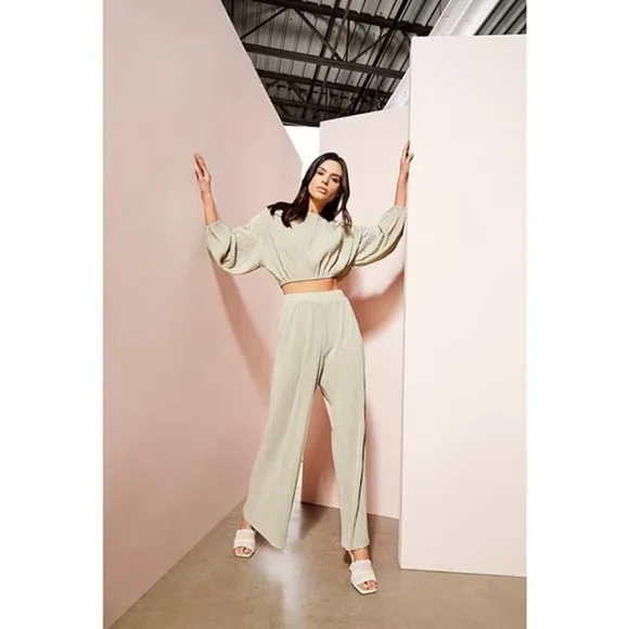 Gianni Bini Joni Plisse Elastic Waistband Coordinating Pants - Picture 8 of 14